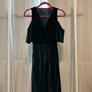 Cold shoulder velvet pleated midi dress (b2)